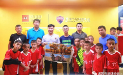 澳门新濠天地：喀什青少年足球交流代表团参观